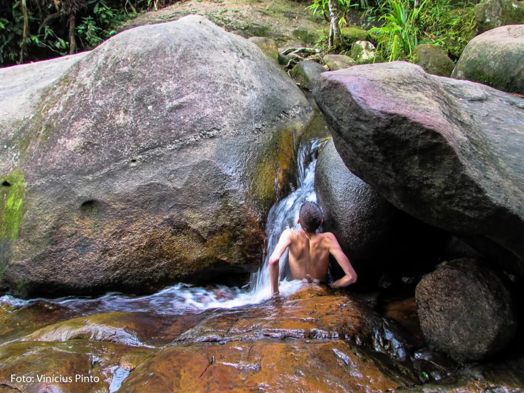 A Pedra que Engole - Trindade - RJ - Vamos Trilhar-min