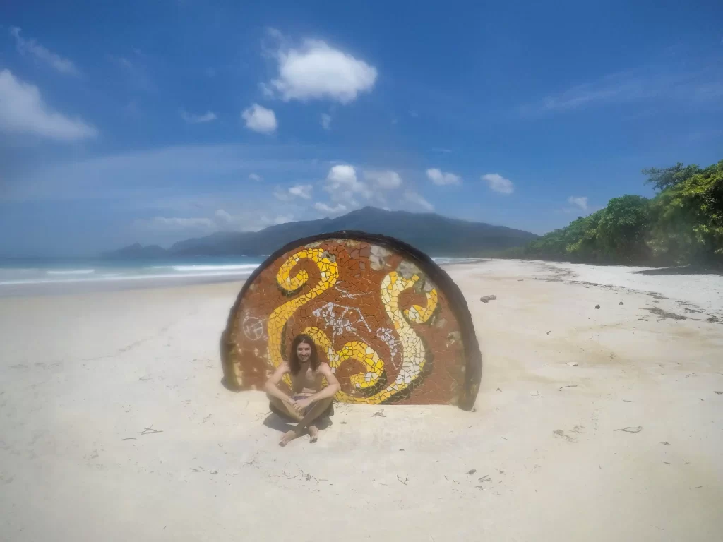 Barril na Praia de Lopes Mendes - Ilha Grande - RJ - Vamos Trilhar-min