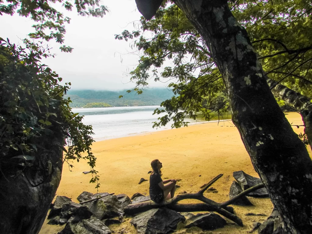 Chegada na Praia da Crena - Circuito de Praias do Abraãozinho - Ilha Grande - RJ - Vamos Trilhar-min