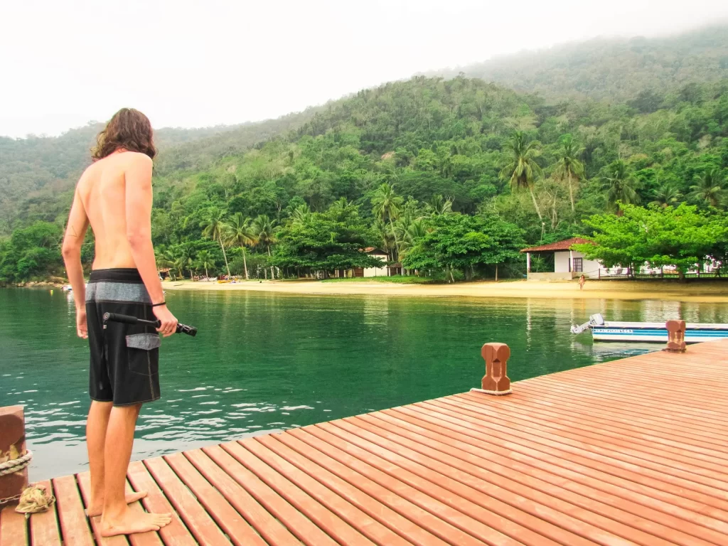 Praia de Maguariquessaba - passeio com lancha de meia volta na Ilha Grande - RJ - Vamos Trilhar-min