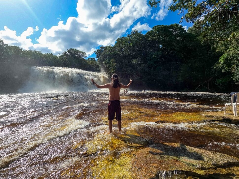 Conheça tudo sobre a Cachoeira do Santuário - Presidente Figueiredo ...